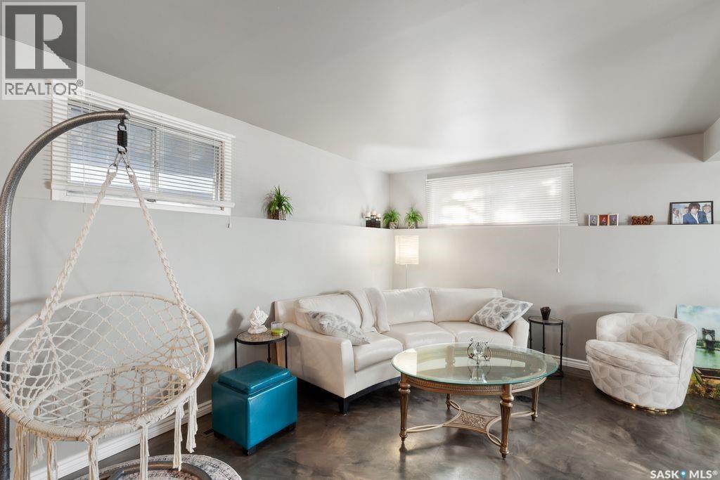 2709 Ferguson Avenue, Saskatoon, SK - Indoor Photo Showing Living Room