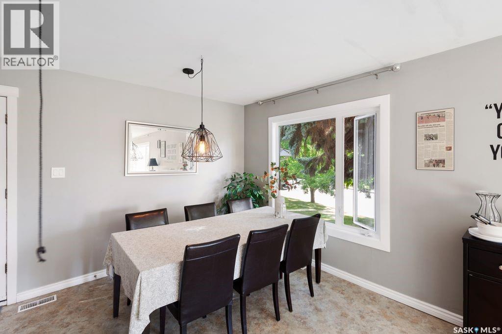2709 Ferguson Avenue, Saskatoon, SK - Indoor Photo Showing Dining Room