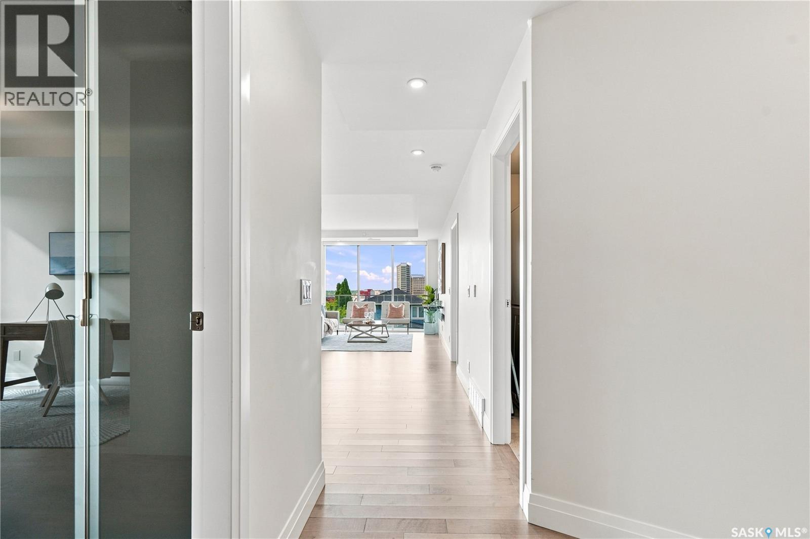 306 637 University Drive, Saskatoon, SK - Indoor