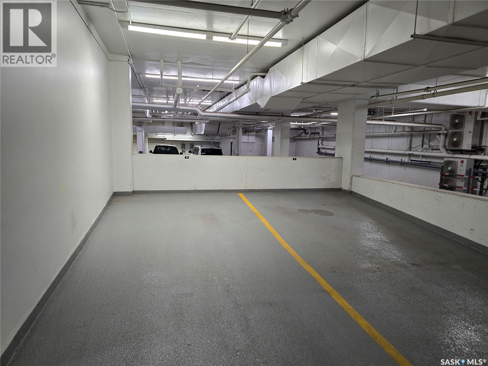 306 637 University Drive, Saskatoon, SK - Indoor Photo Showing Garage