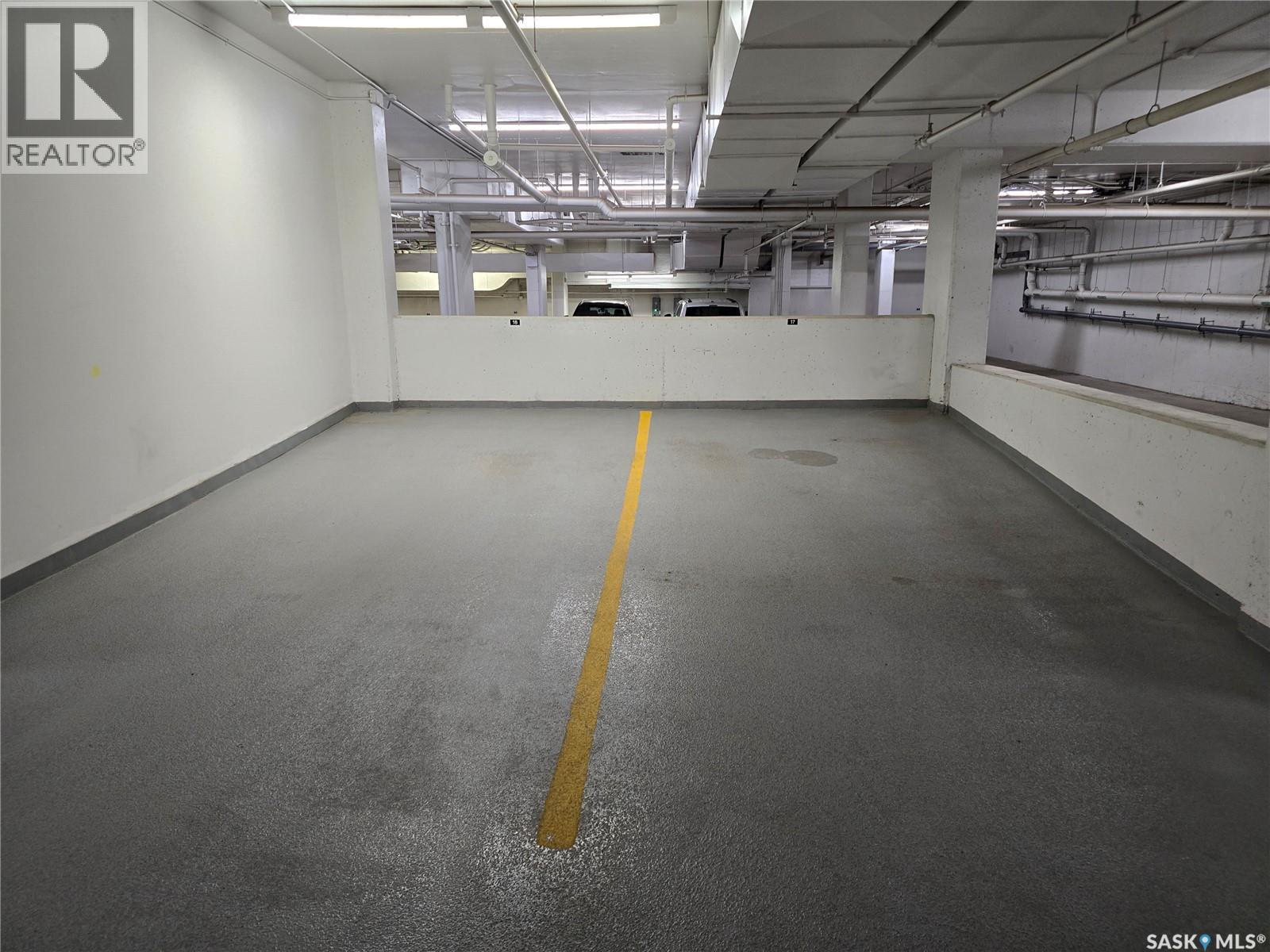 306 637 University Drive, Saskatoon, SK - Indoor Photo Showing Garage