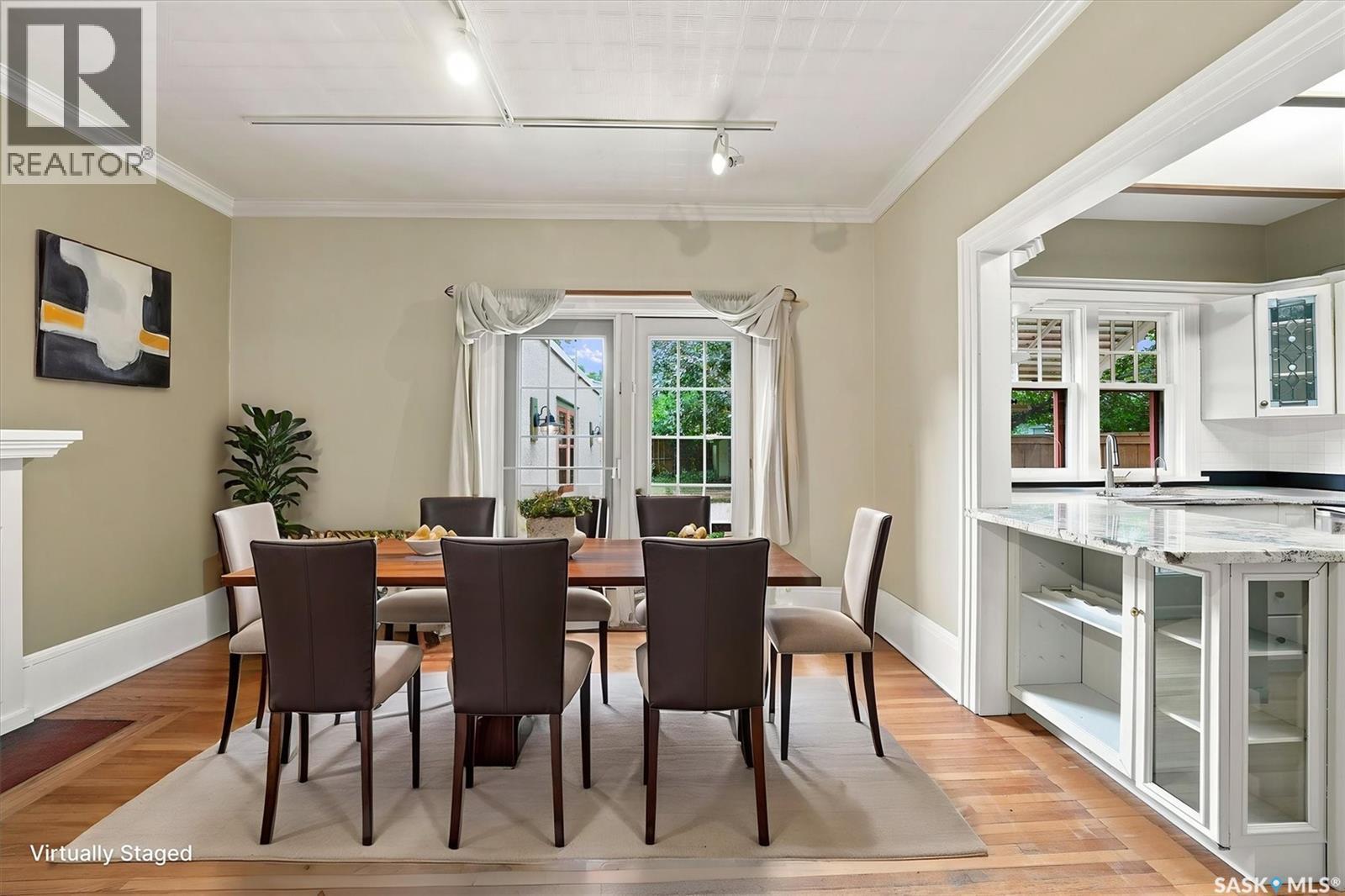 617 7Th Avenue N, Saskatoon, SK - Indoor Photo Showing Dining Room
