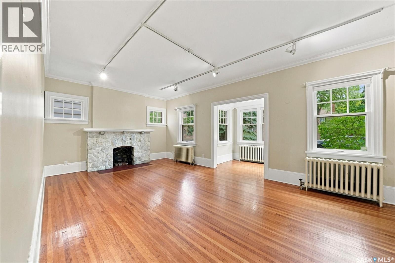 617 7Th Avenue N, Saskatoon, SK - Indoor With Fireplace
