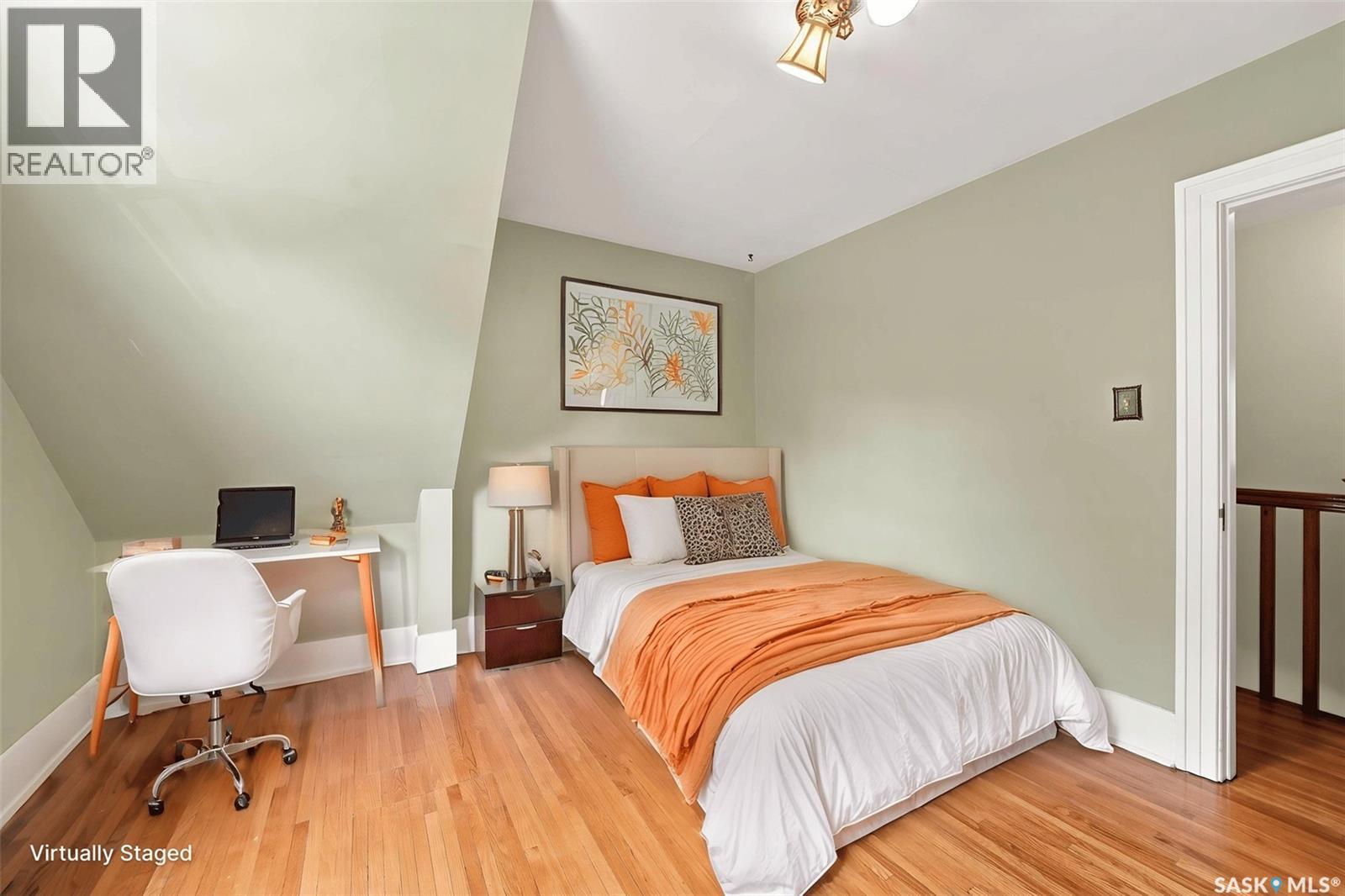 617 7Th Avenue N, Saskatoon, SK - Indoor Photo Showing Bedroom