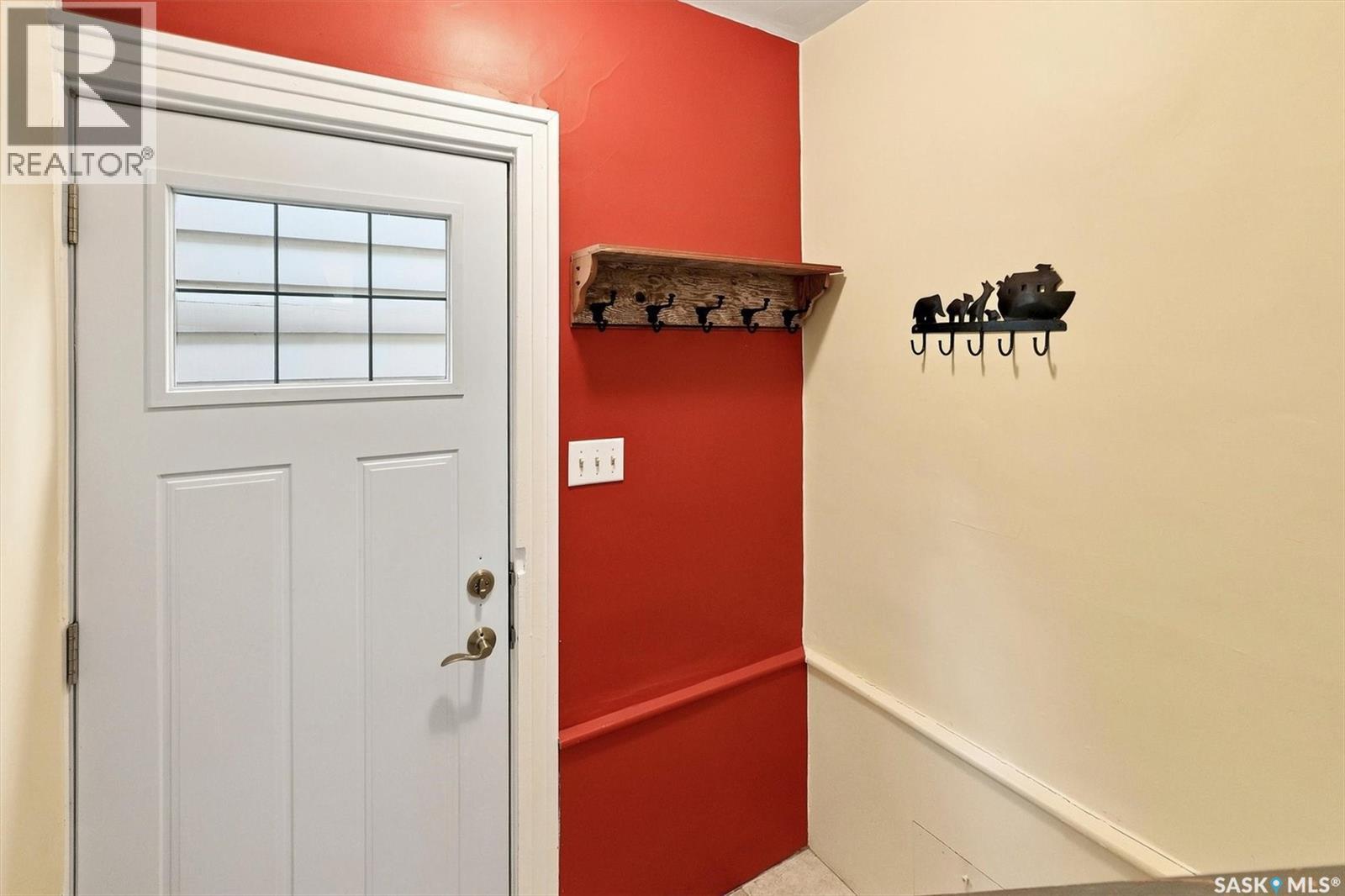 617 7Th Avenue N, Saskatoon, SK - Indoor Photo Showing Other Room