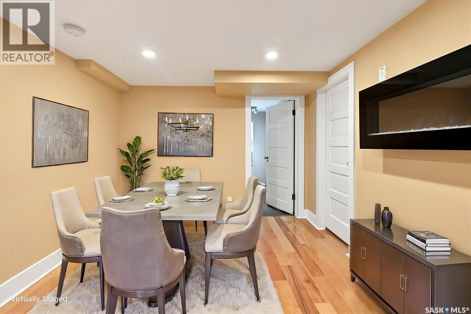 617 7Th Avenue N, Saskatoon, SK - Indoor Photo Showing Dining Room