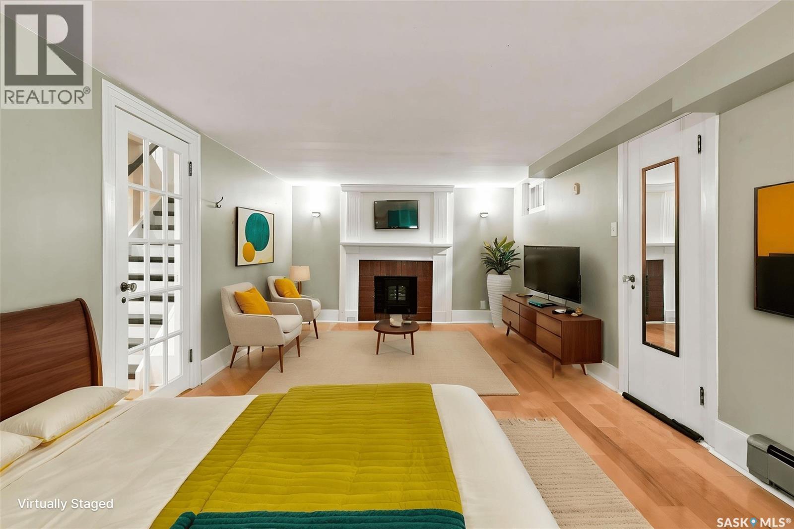 617 7Th Avenue N, Saskatoon, SK - Indoor With Fireplace
