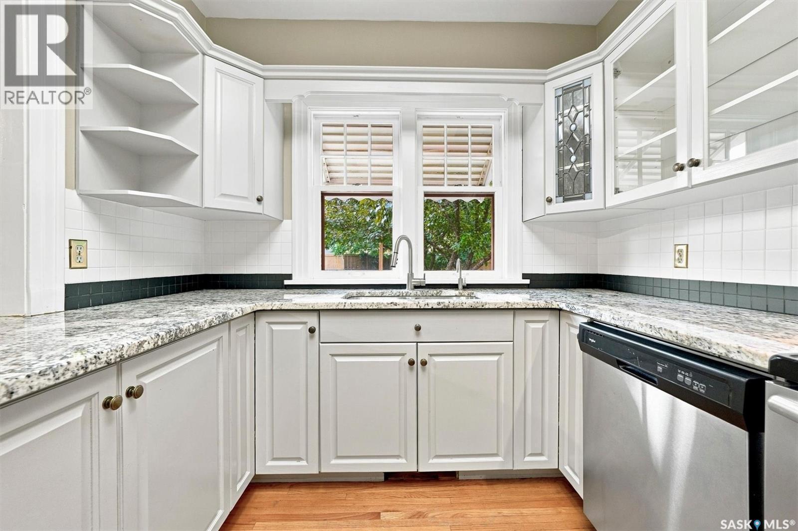 617 7Th Avenue N, Saskatoon, SK - Indoor Photo Showing Kitchen