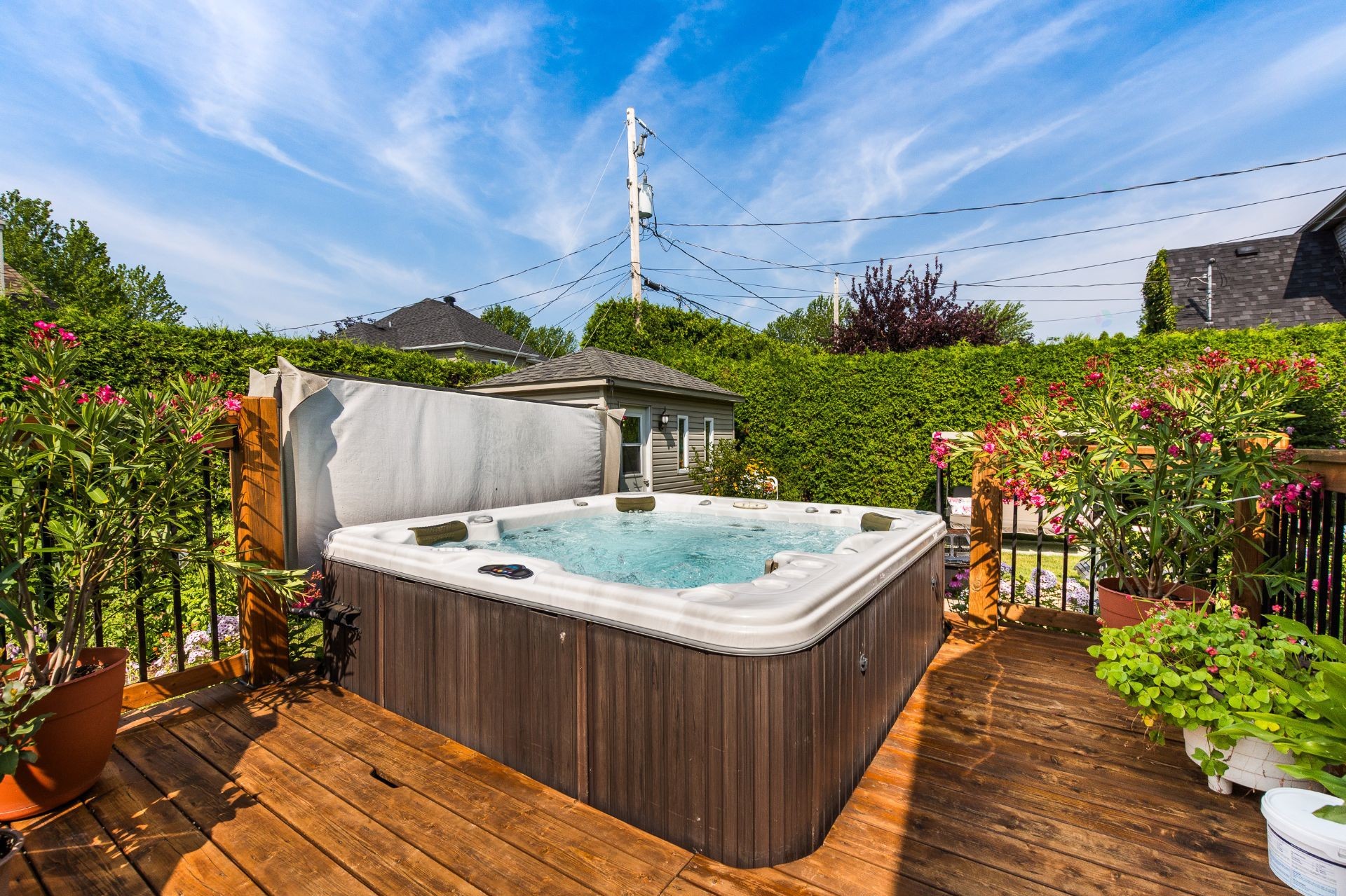 Spa - 1 Rue Dozois, Candiac, QC - Outdoor
