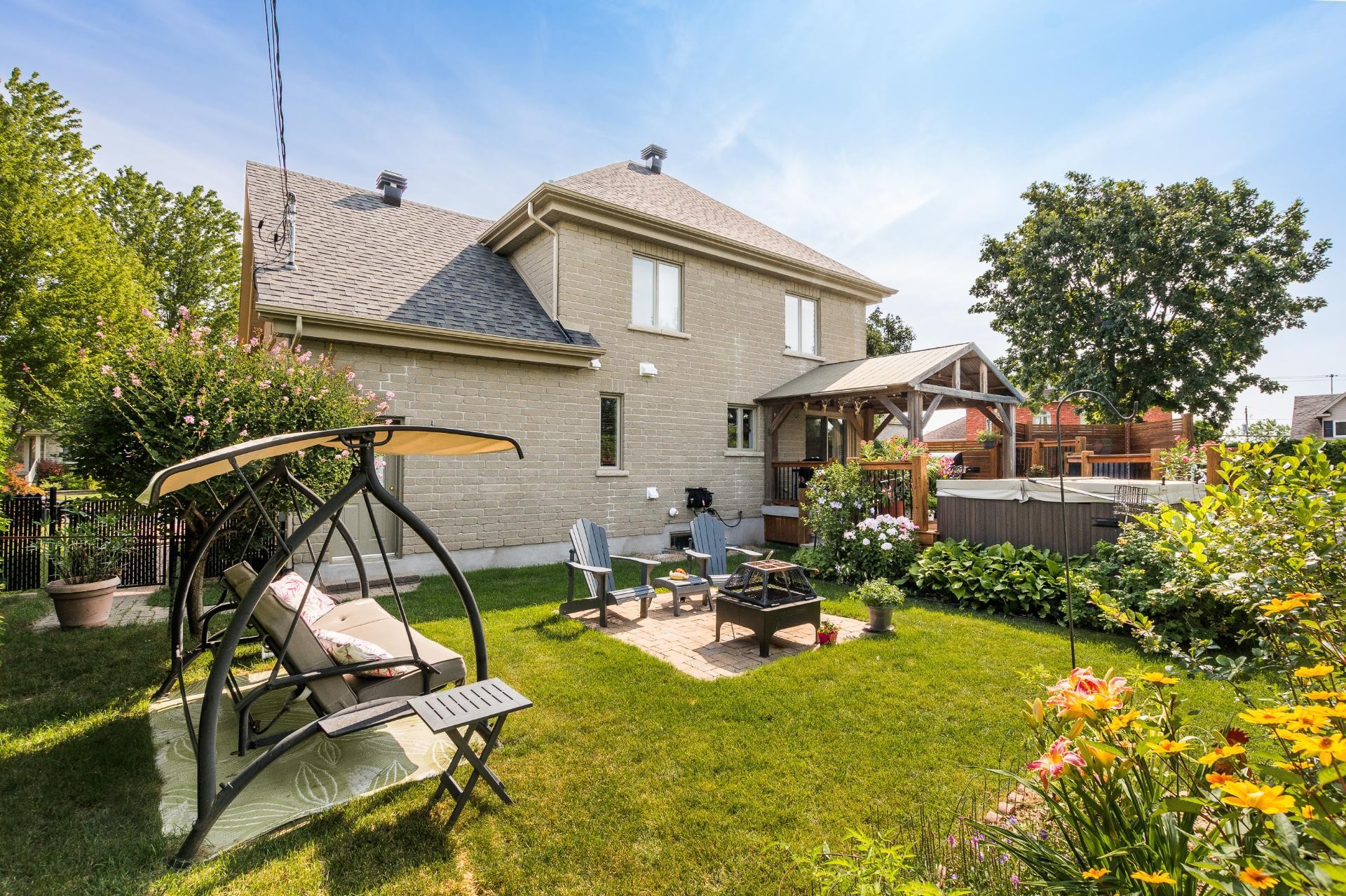 Cour - 1 Rue Dozois, Candiac, QC - Outdoor