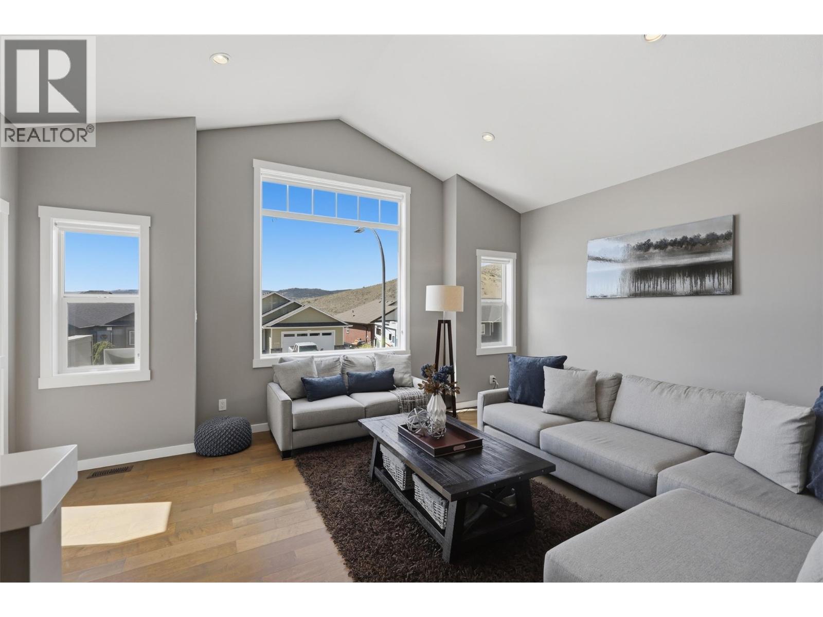 2109 Doubletree Crescent, Kamloops, BC - Indoor Photo Showing Living Room