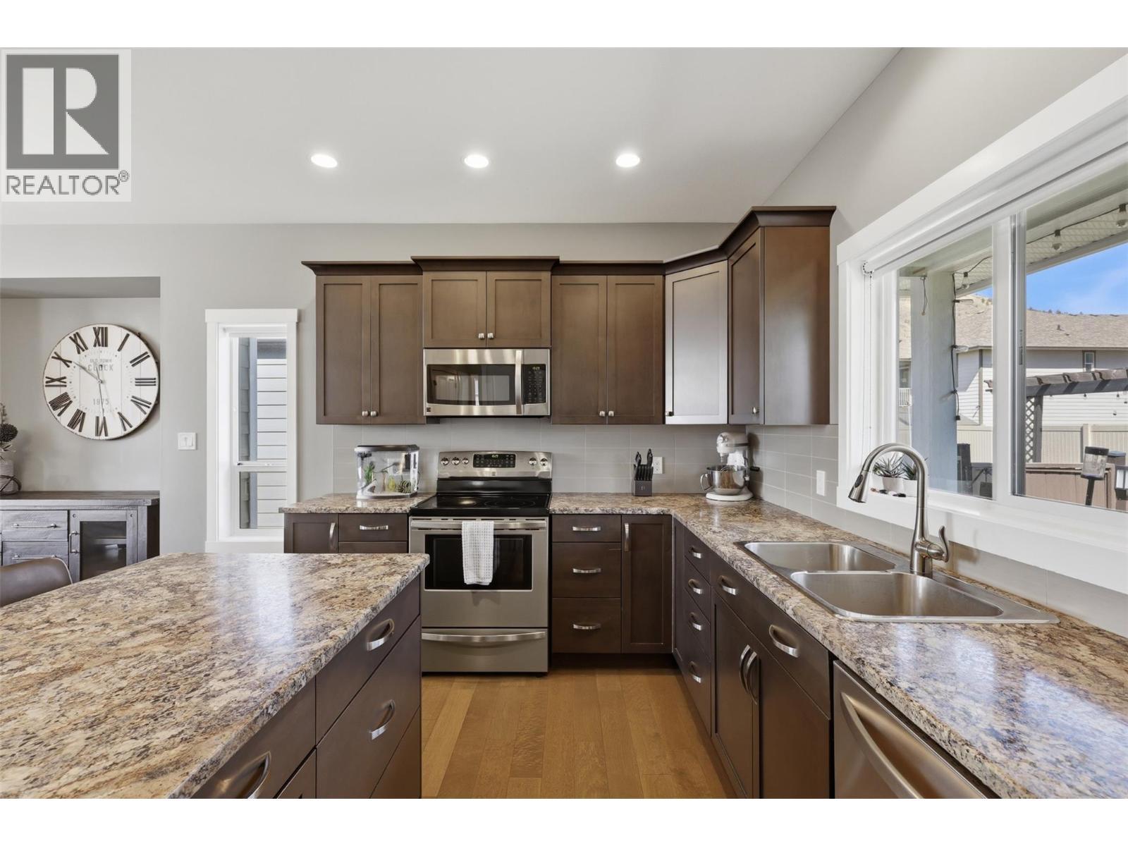 2109 Doubletree Crescent, Kamloops, BC - Indoor Photo Showing Kitchen With Double Sink