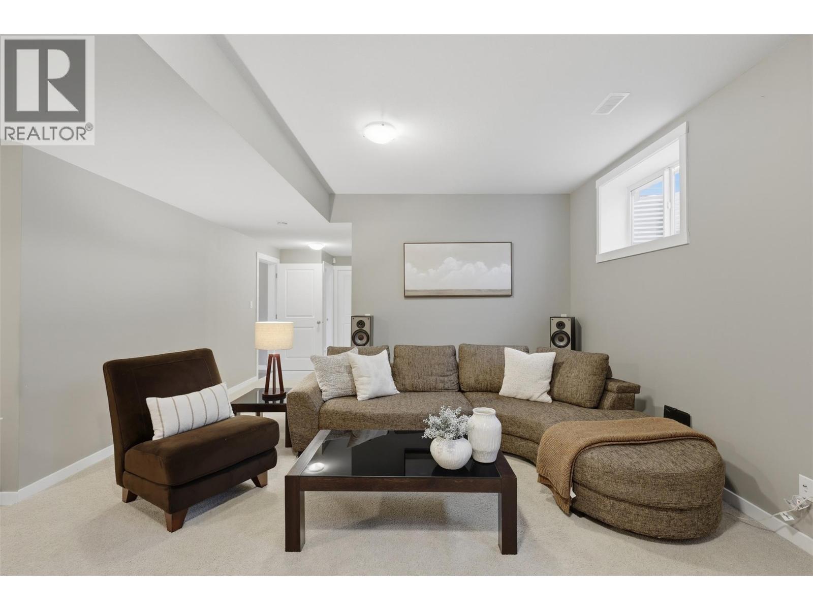 2109 Doubletree Crescent, Kamloops, BC - Indoor Photo Showing Living Room