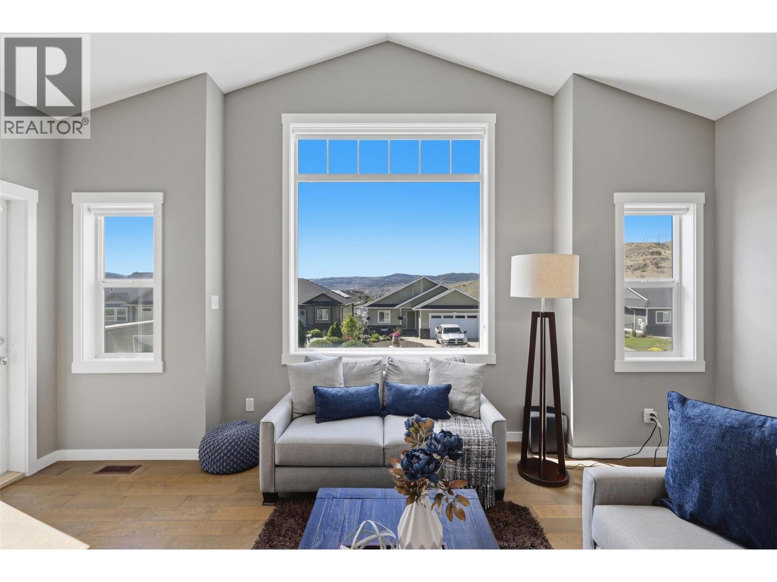 2109 Doubletree Crescent, Kamloops, BC - Indoor Photo Showing Living Room