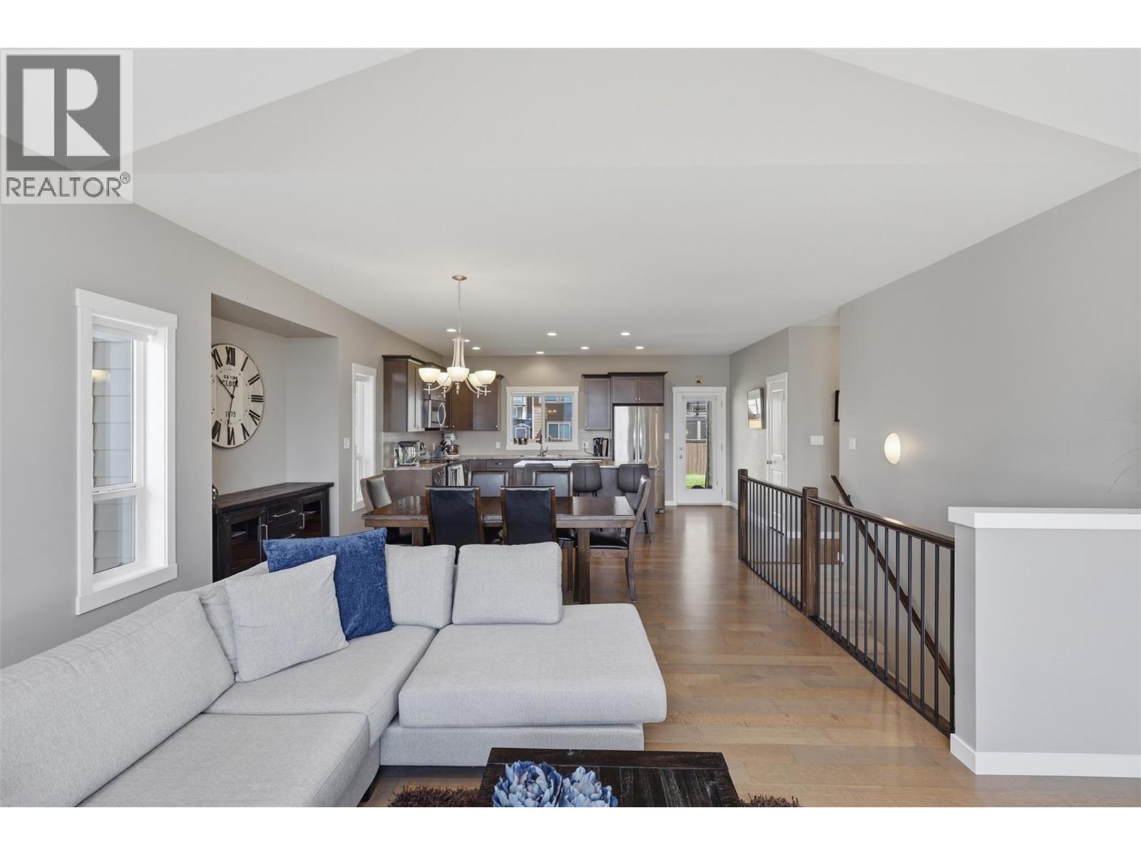 2109 Doubletree Crescent, Kamloops, BC - Indoor Photo Showing Living Room