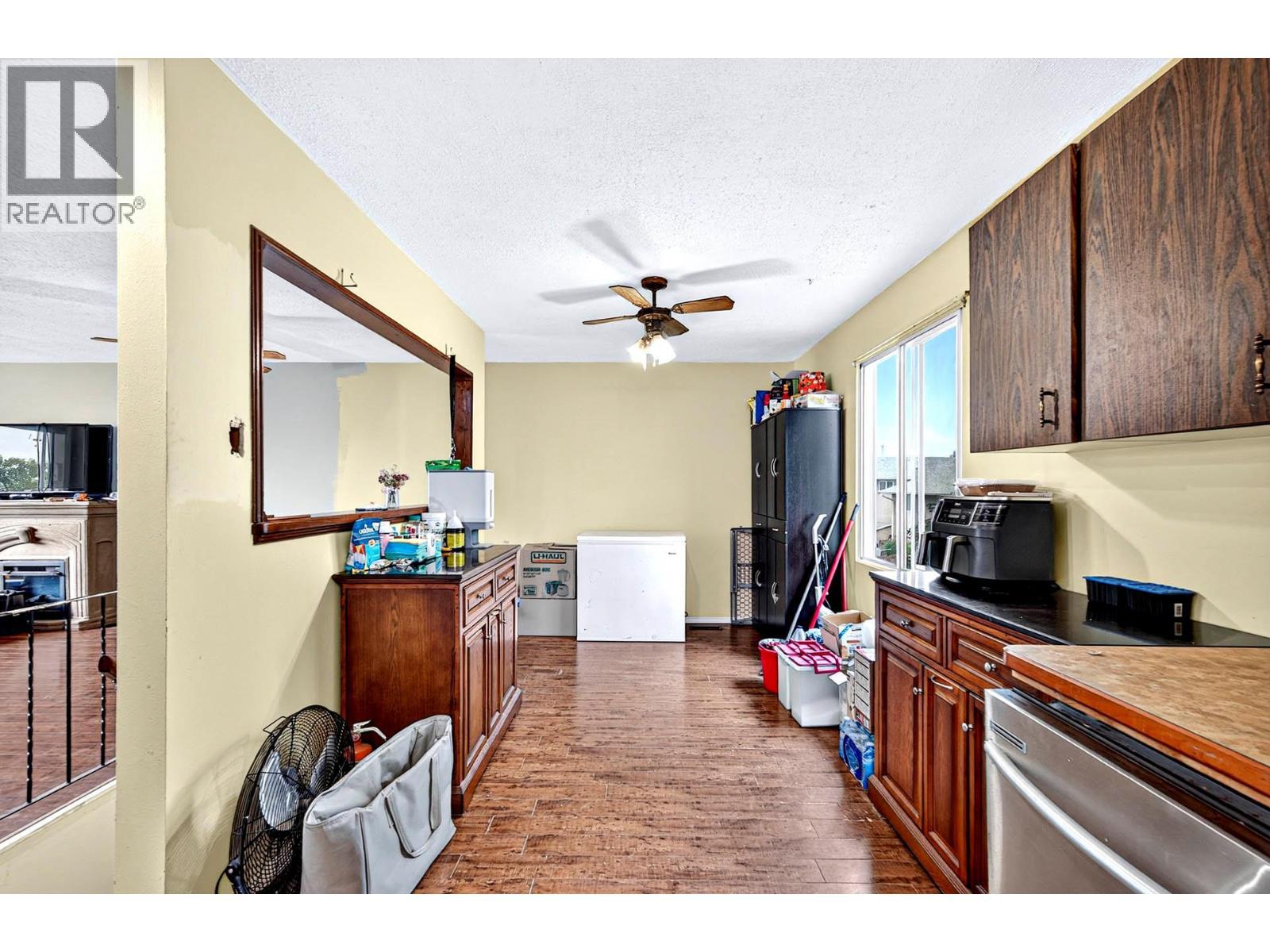 800 Valhalla Drive Unit# 40, Kamloops, BC - Indoor Photo Showing Kitchen