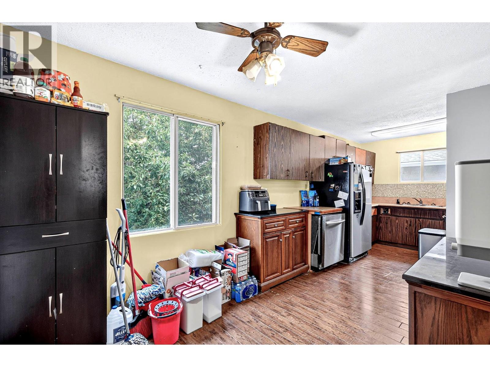 800 Valhalla Drive Unit# 40, Kamloops, BC - Indoor Photo Showing Kitchen