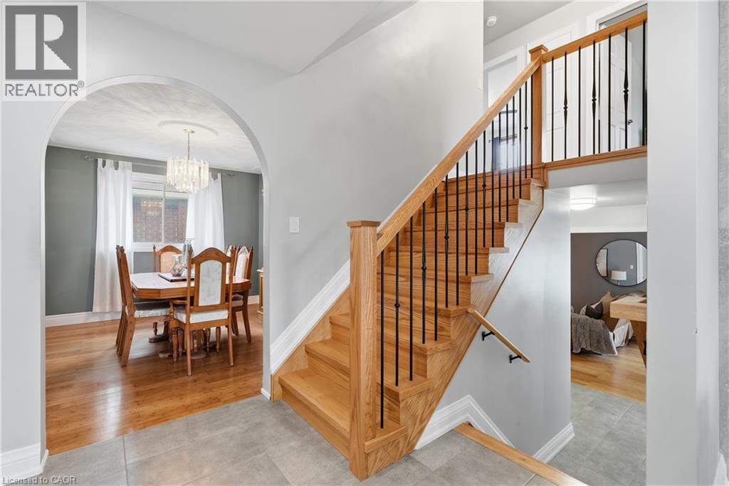 377 Carson Drive, Hamilton, ON - Indoor Photo Showing Other Room