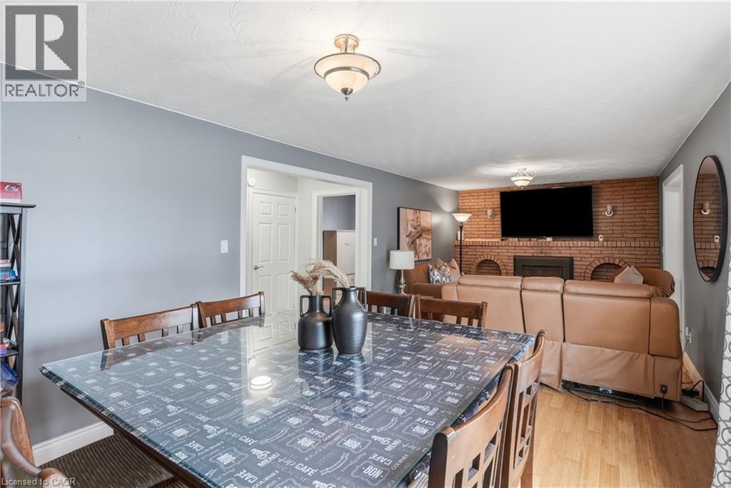 377 Carson Drive, Hamilton, ON - Indoor Photo Showing Dining Room
