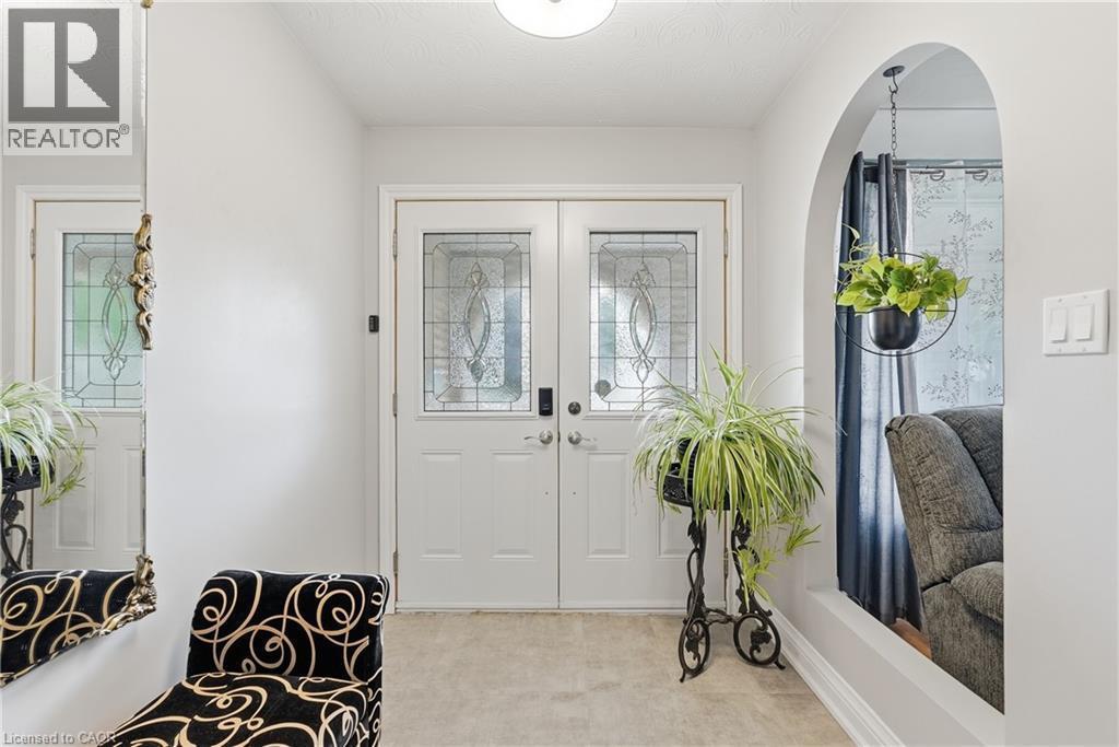 377 Carson Drive, Hamilton, ON - Indoor Photo Showing Other Room