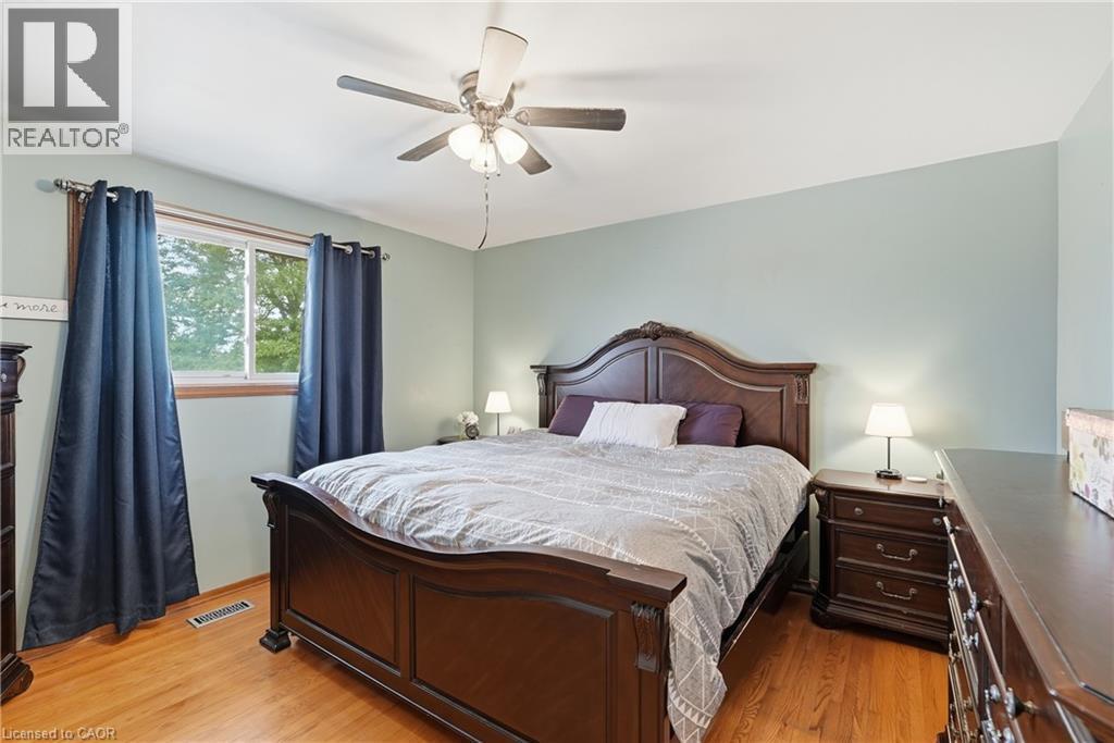 377 Carson Drive, Hamilton, ON - Indoor Photo Showing Bedroom