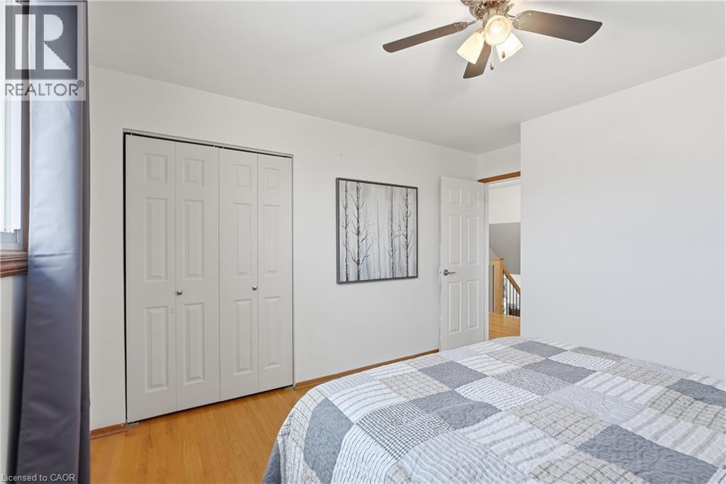 377 Carson Drive, Hamilton, ON - Indoor Photo Showing Bedroom