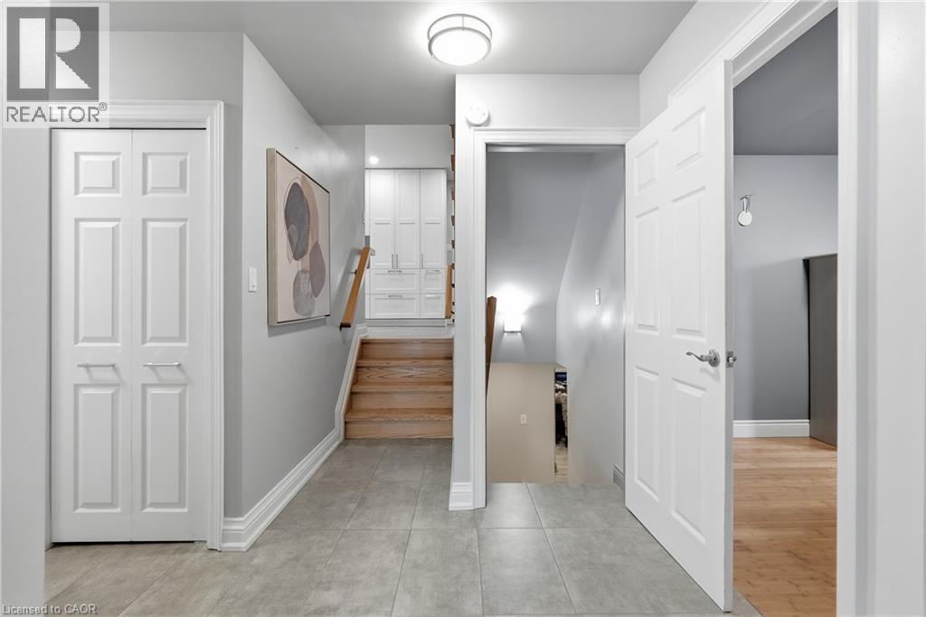 377 Carson Drive, Hamilton, ON - Indoor Photo Showing Other Room