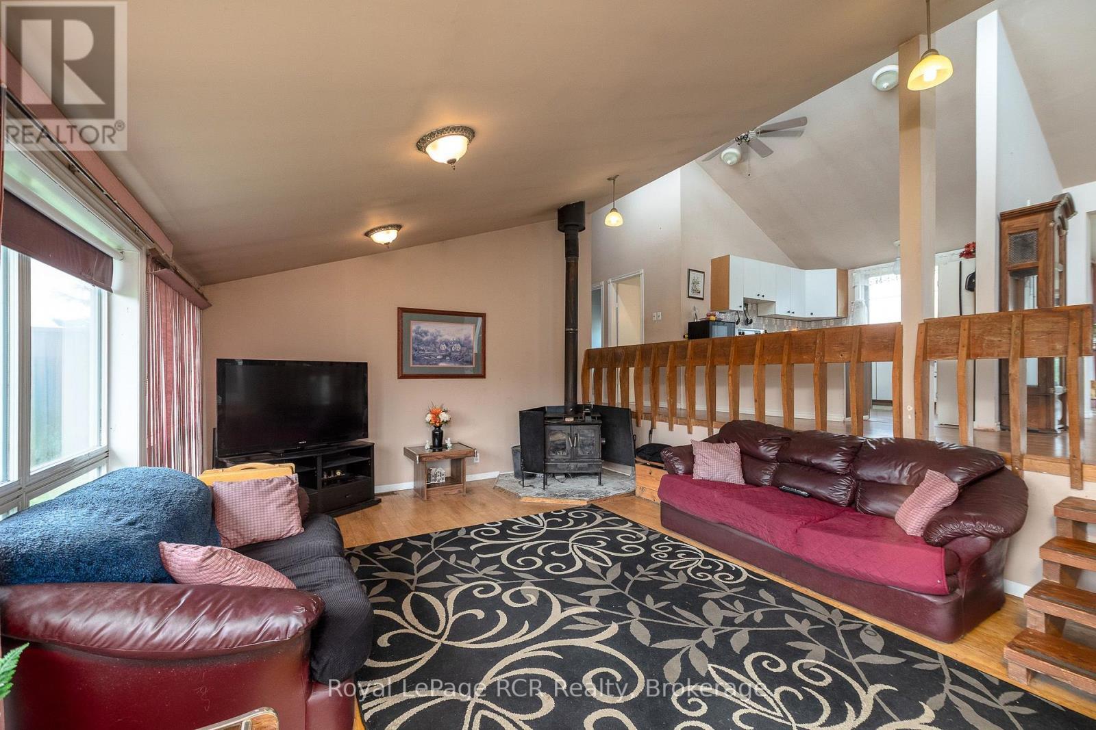613154 Sideroad 50, West Grey, ON - Indoor Photo Showing Living Room