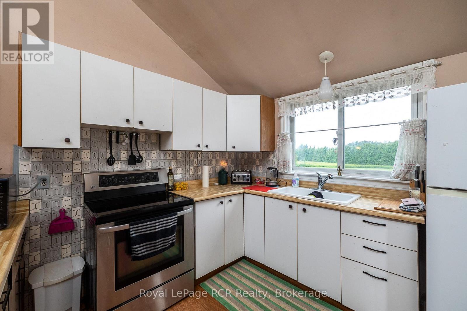 613154 Sideroad 50, West Grey, ON - Indoor Photo Showing Kitchen