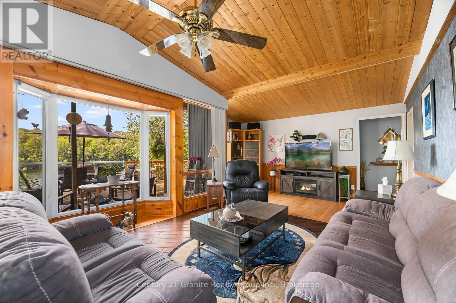 64 Bentley Place, Faraday, ON - Indoor Photo Showing Living Room