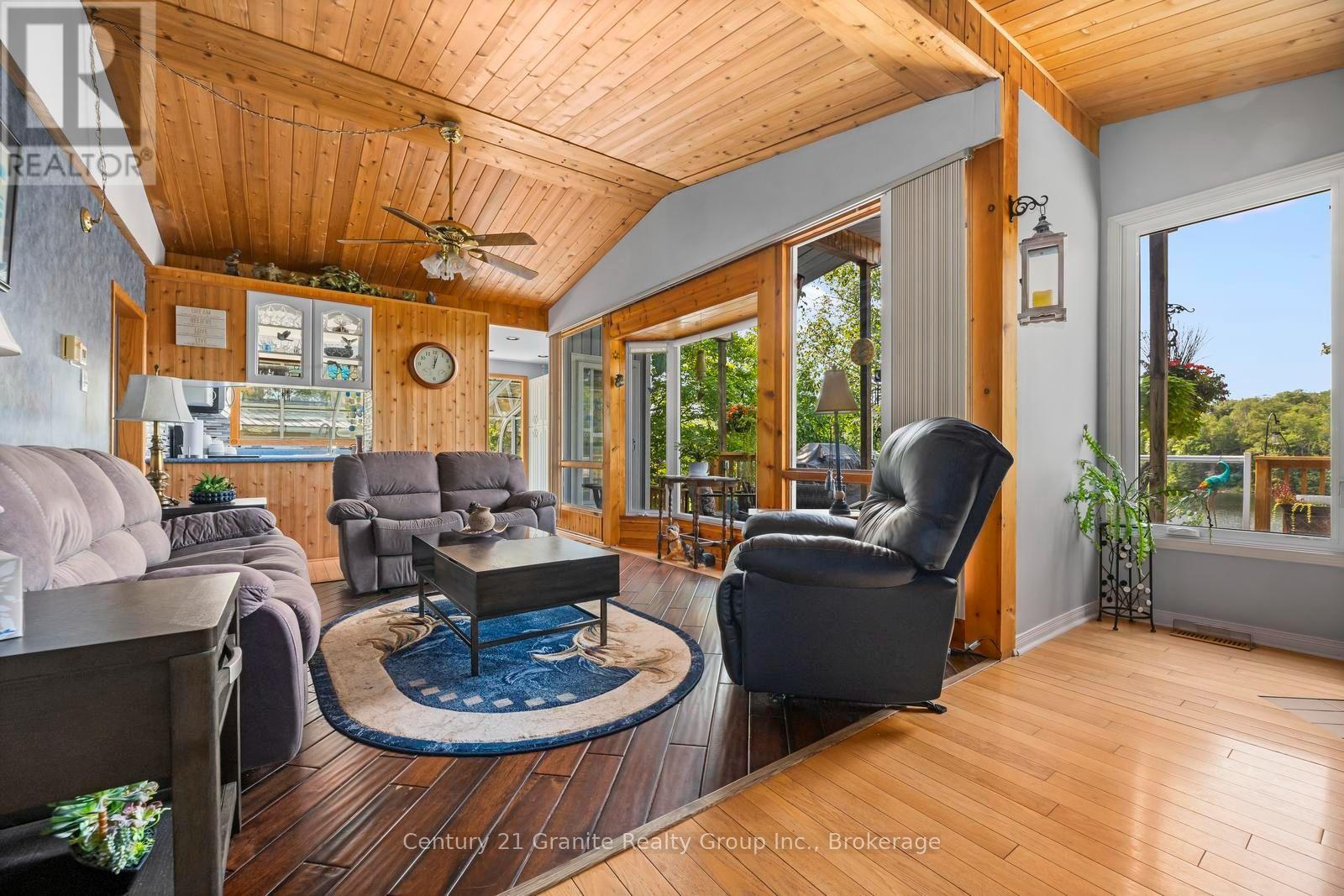 64 Bentley Place, Faraday, ON - Indoor Photo Showing Living Room