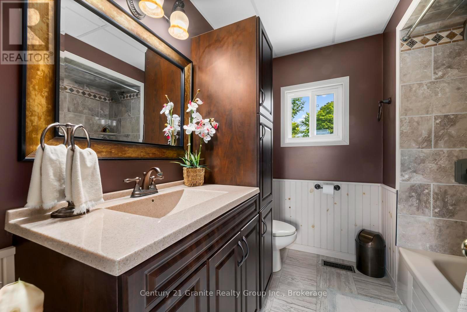 64 Bentley Place, Faraday, ON - Indoor Photo Showing Bathroom