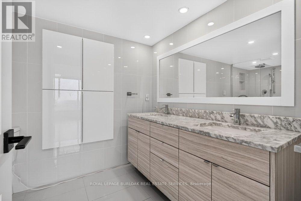 2901 - 2045 Lake Shore Boulevard W, Toronto, ON - Indoor