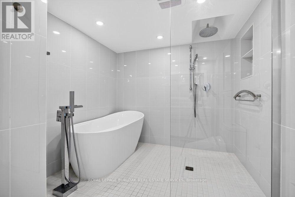 2901 - 2045 Lake Shore Boulevard W, Toronto, ON - Indoor Photo Showing Bathroom