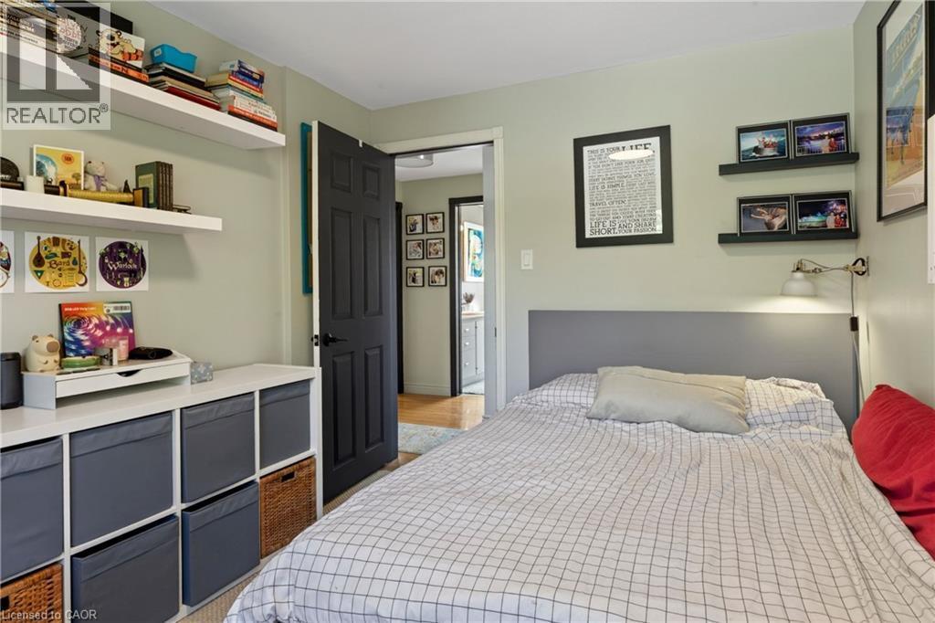 28 Ramsgate Drive, Stoney Creek, ON - Indoor Photo Showing Bedroom