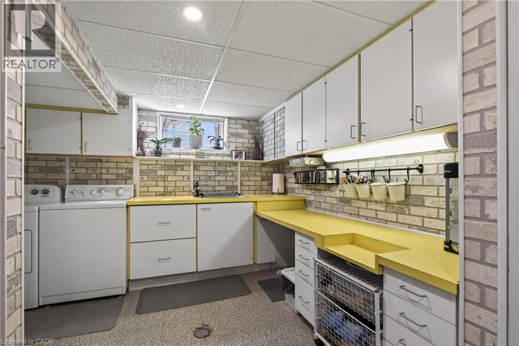 28 Ramsgate Drive, Stoney Creek, ON - Indoor Photo Showing Laundry Room