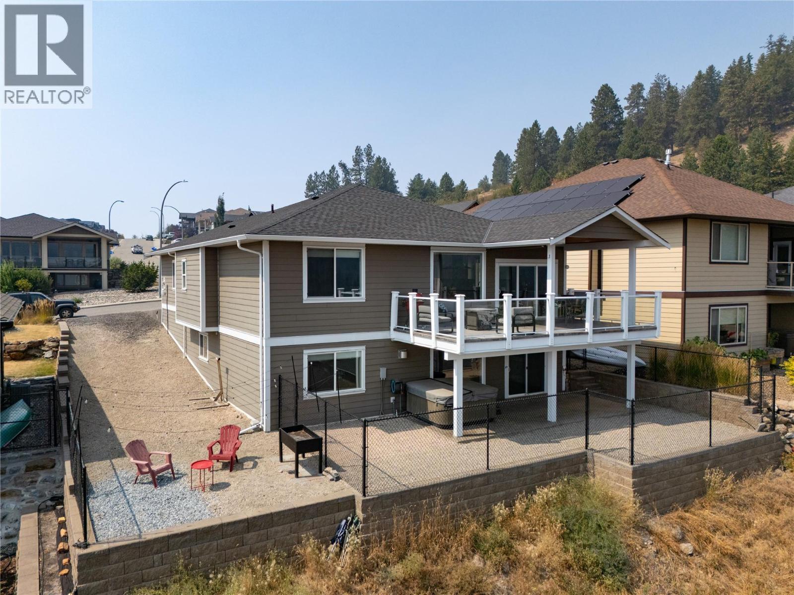 Plenty of outdoor areas to utilize - 7261 Silver Ridge Drive, Vernon, BC - Outdoor With Deck Patio Veranda