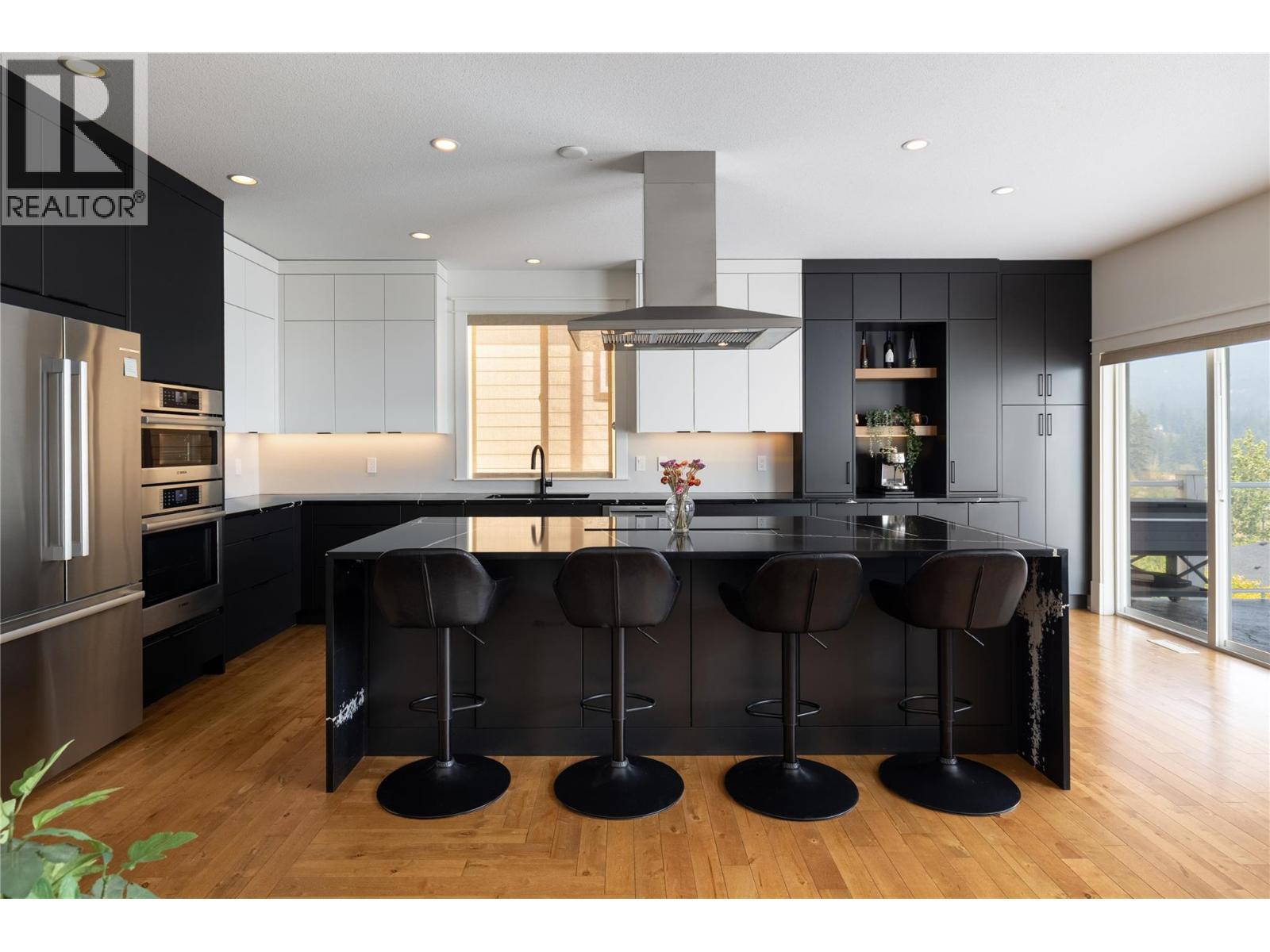 Take a seat family - 7261 Silver Ridge Drive, Vernon, BC - Indoor Photo Showing Kitchen With Upgraded Kitchen