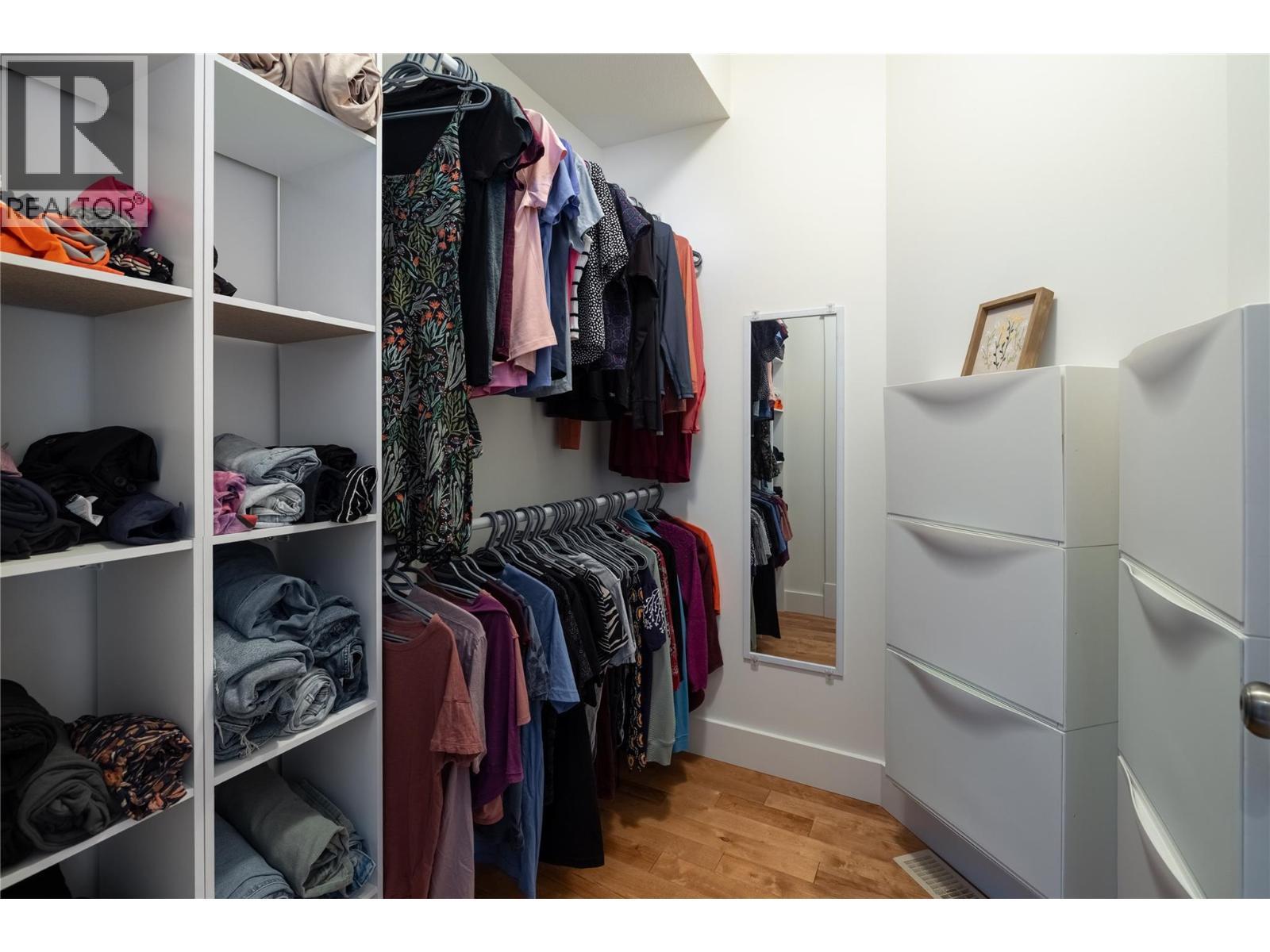 Shelves and drawered walk in - 7261 Silver Ridge Drive, Vernon, BC - Indoor With Storage