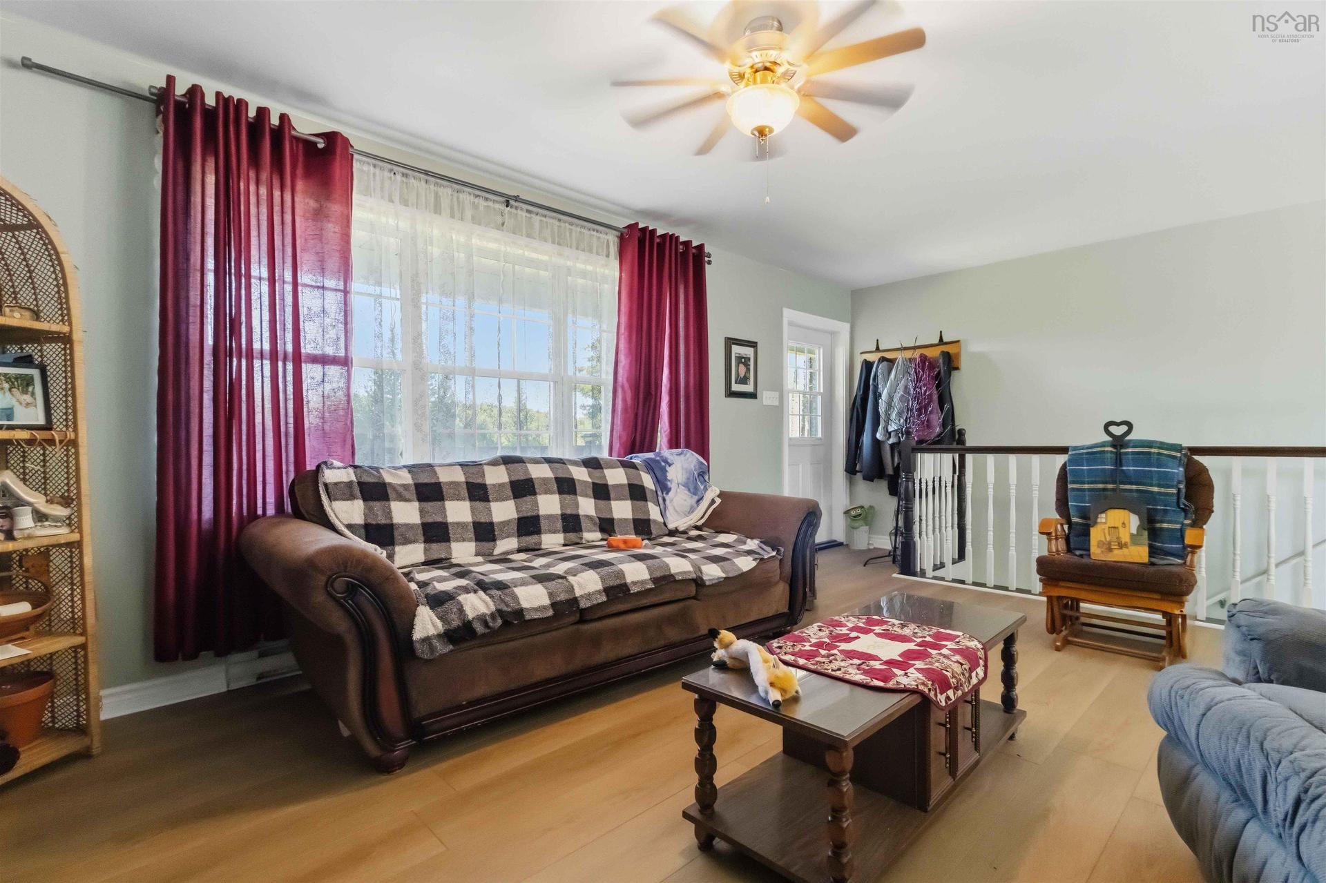 13 Nick Drive, Pine Grove, NS - Indoor Photo Showing Living Room