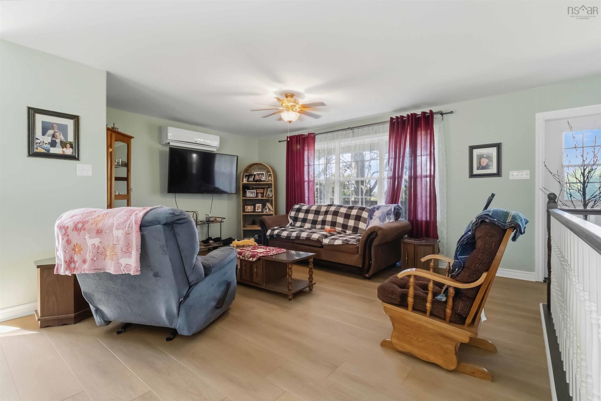 13 Nick Drive, Pine Grove, NS - Indoor Photo Showing Living Room