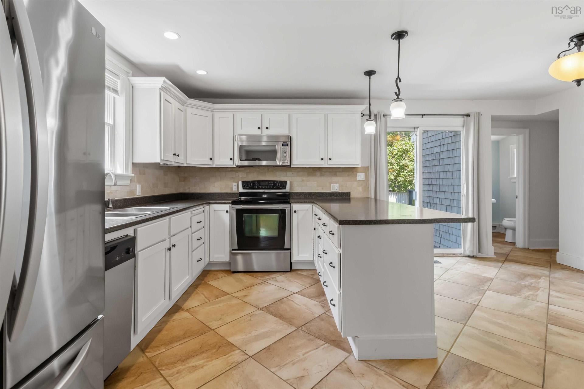 6167 Windsor Terrace, Halifax Peninsula, NS - Indoor Photo Showing Kitchen