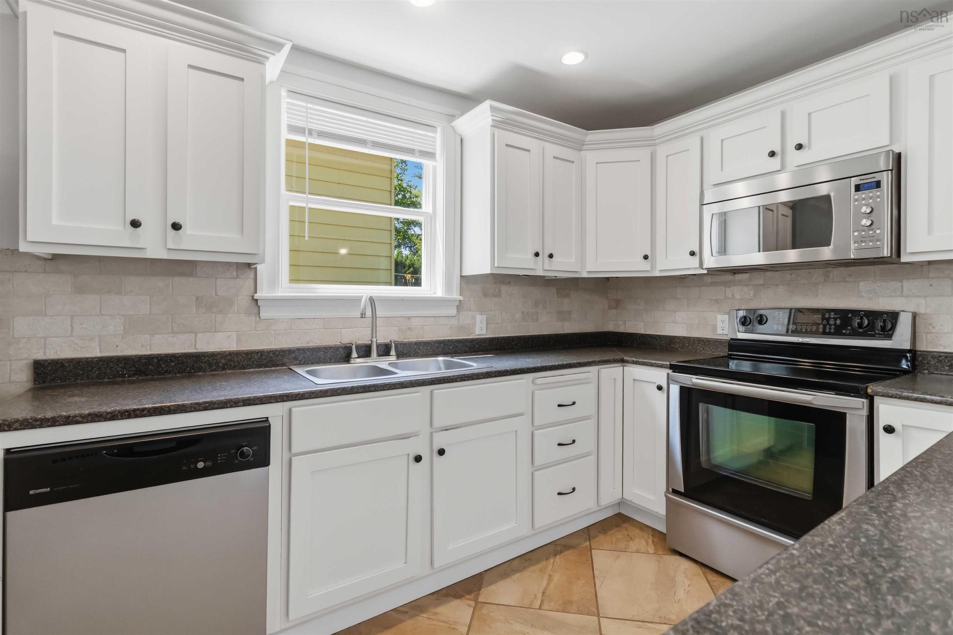 6167 Windsor Terrace, Halifax Peninsula, NS - Indoor Photo Showing Kitchen With Double Sink