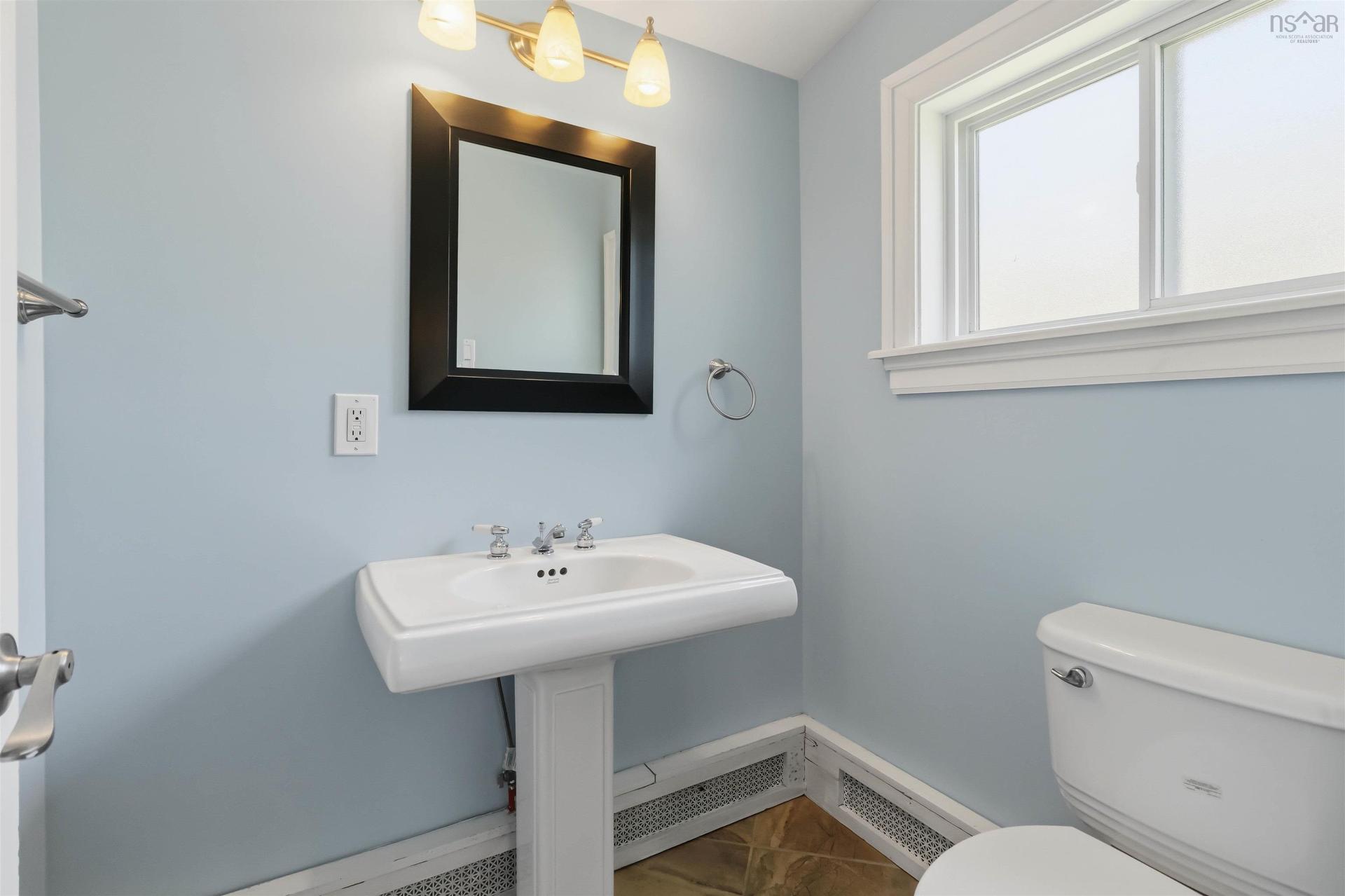 6167 Windsor Terrace, Halifax Peninsula, NS - Indoor Photo Showing Bathroom