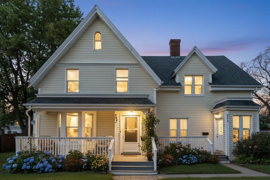 250-252 Central Street, Summerside, PE - Outdoor With Deck Patio Veranda With Facade