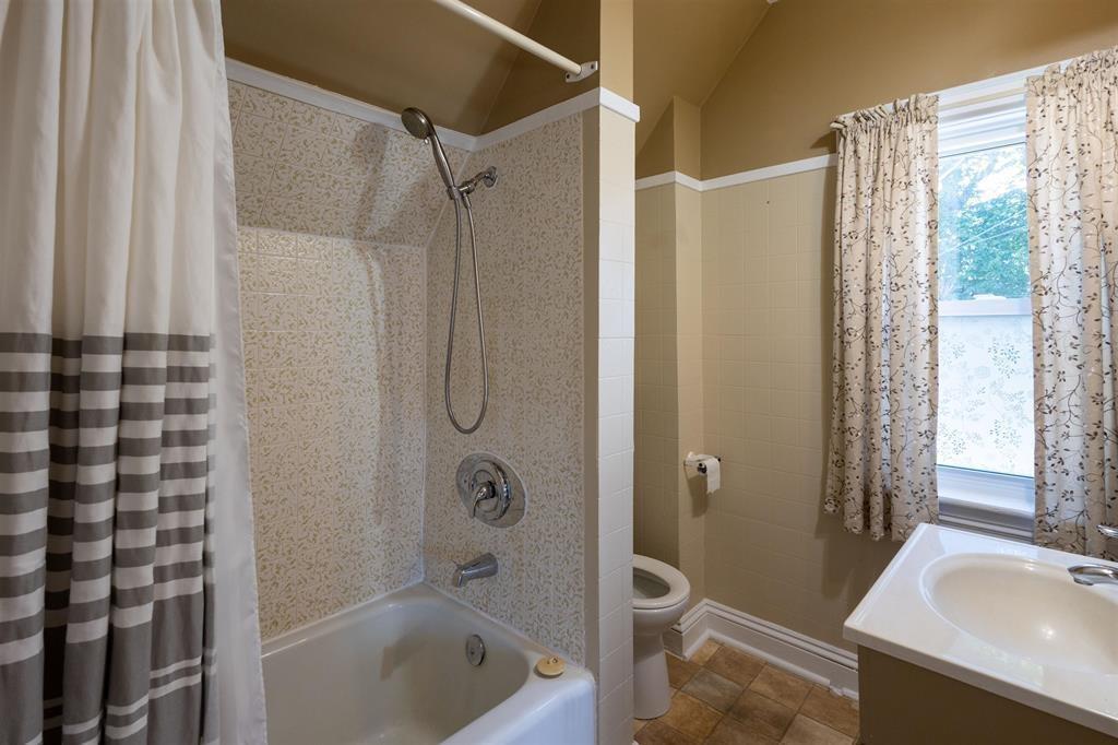 250-252 Central Street, Summerside, PE - Indoor Photo Showing Bathroom