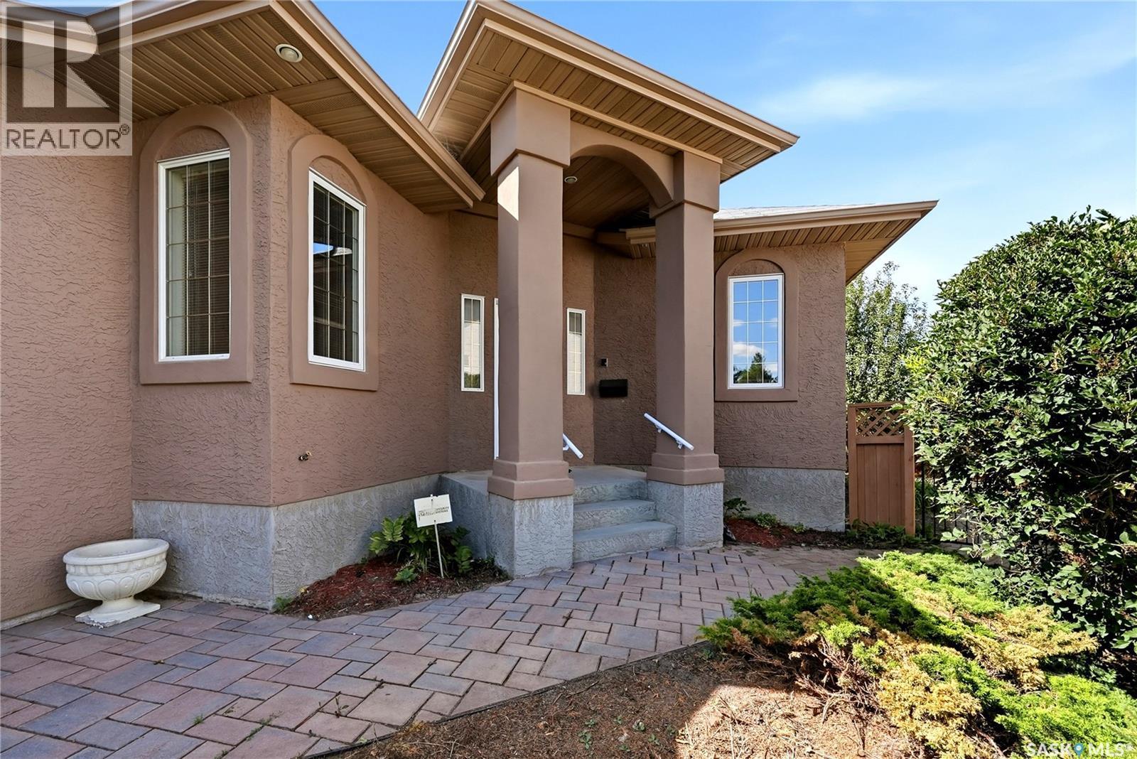 11330 Wascana Meadows, Regina, SK - Outdoor With Exterior