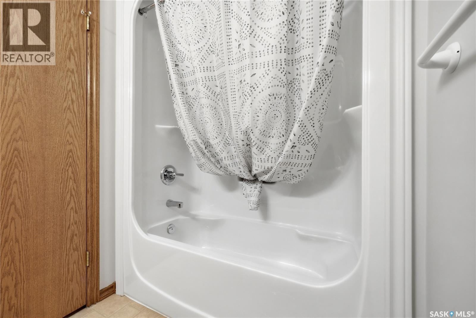 11330 Wascana Meadows, Regina, SK - Indoor Photo Showing Bathroom