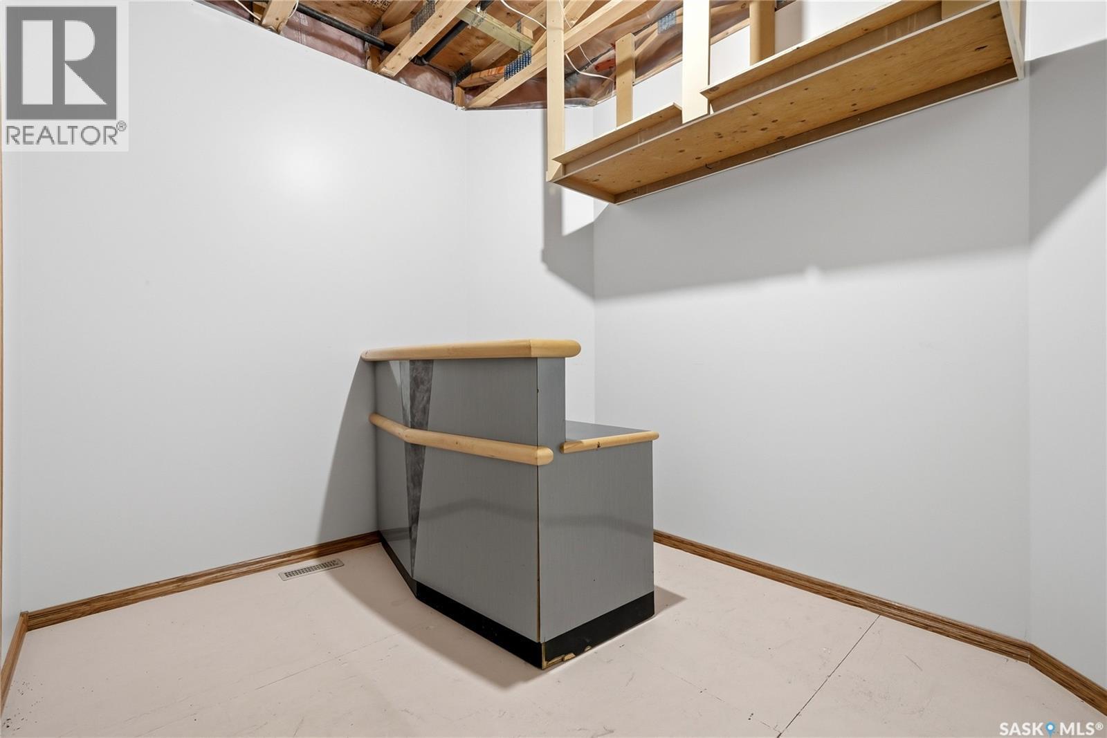 11330 Wascana Meadows, Regina, SK - Indoor Photo Showing Other Room