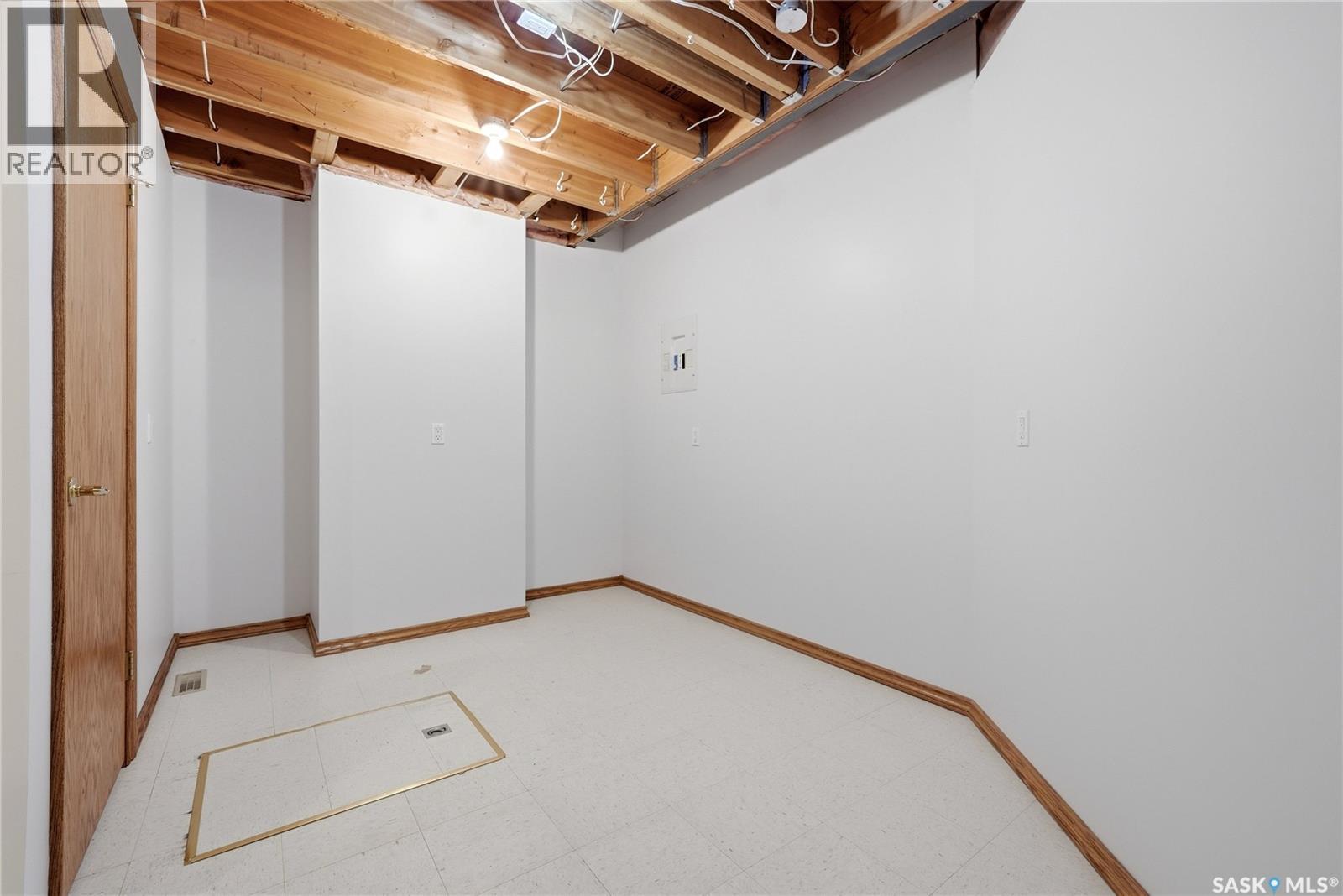 11330 Wascana Meadows, Regina, SK - Indoor Photo Showing Basement